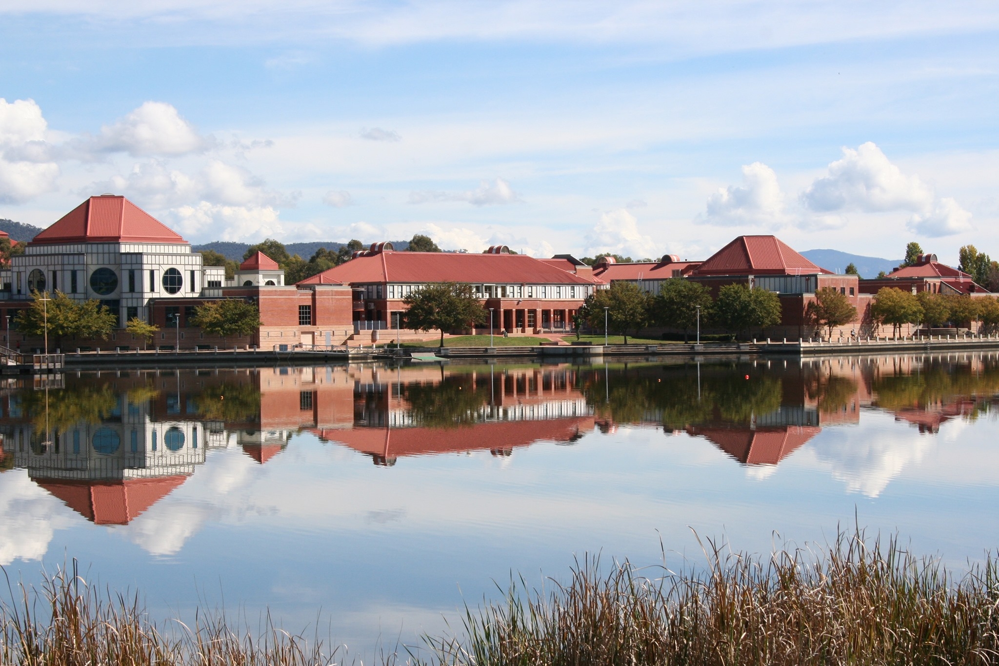 LAKE TUGGERANONG COLLEGE - foto 1